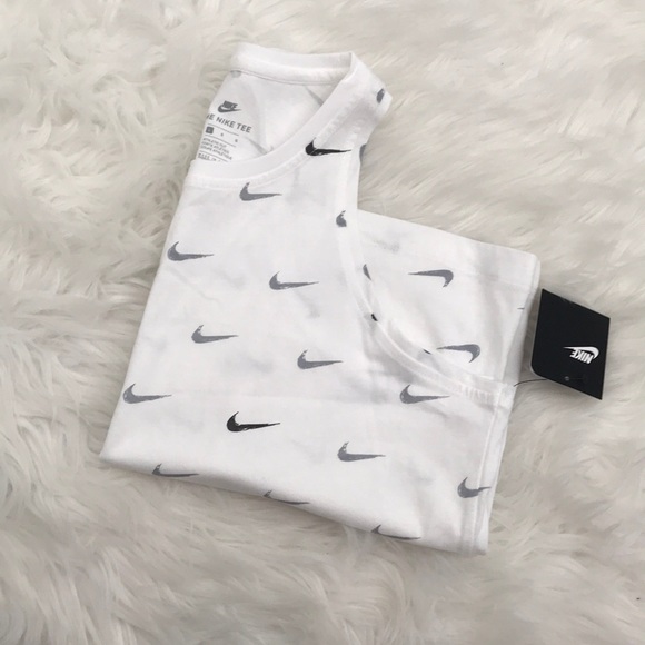 🌸 2 for $30 🌸 Nike crop - Picture 4 of 4